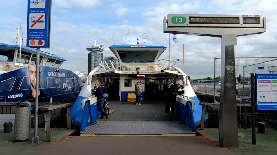 El ferry de Amsterdam (línea F3)